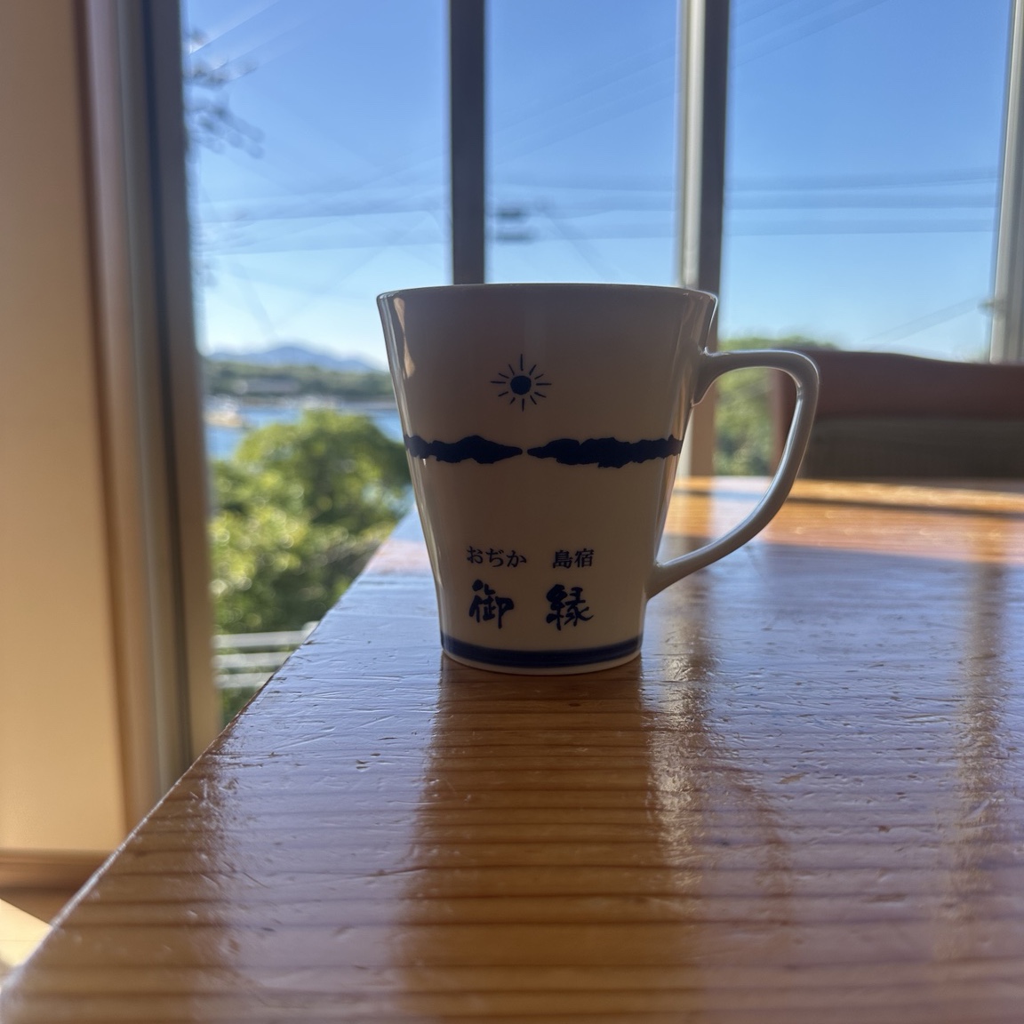 おぢか島宿御縁のロゴ入りマグカップ